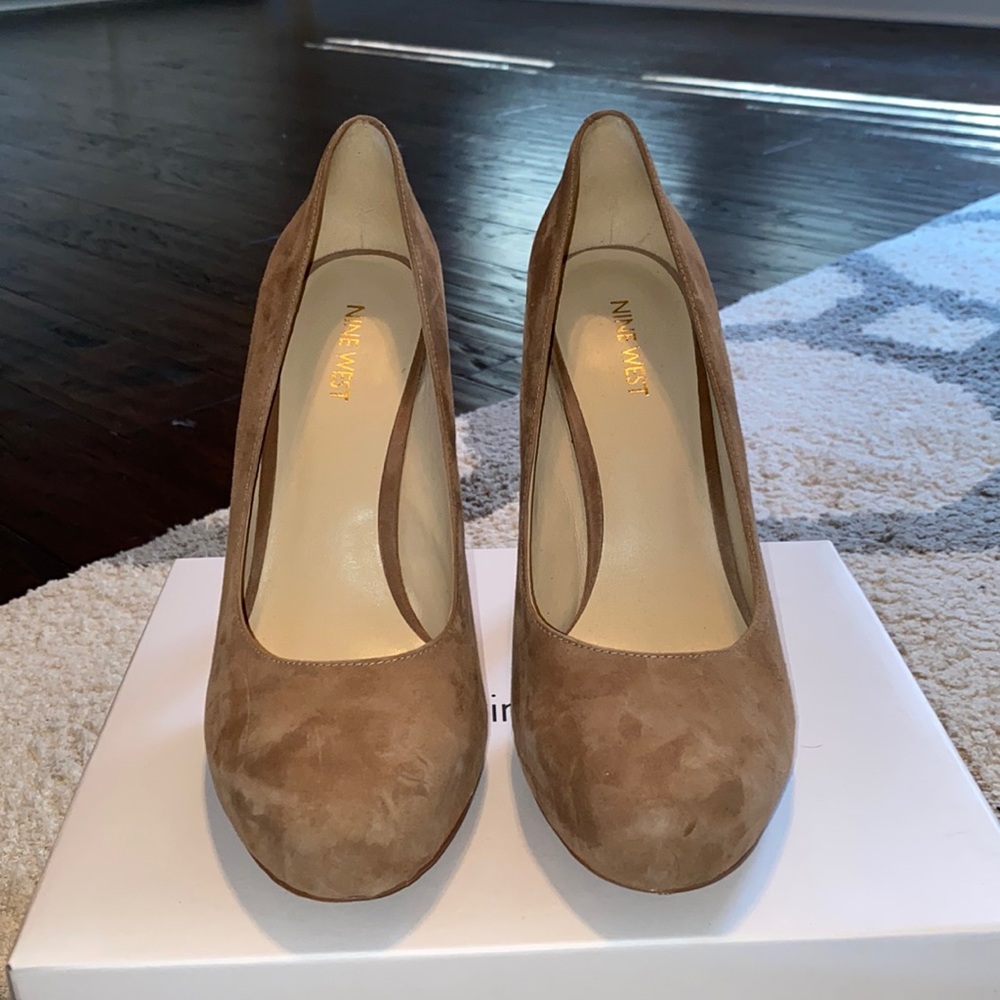 Nine West Suede pumps
